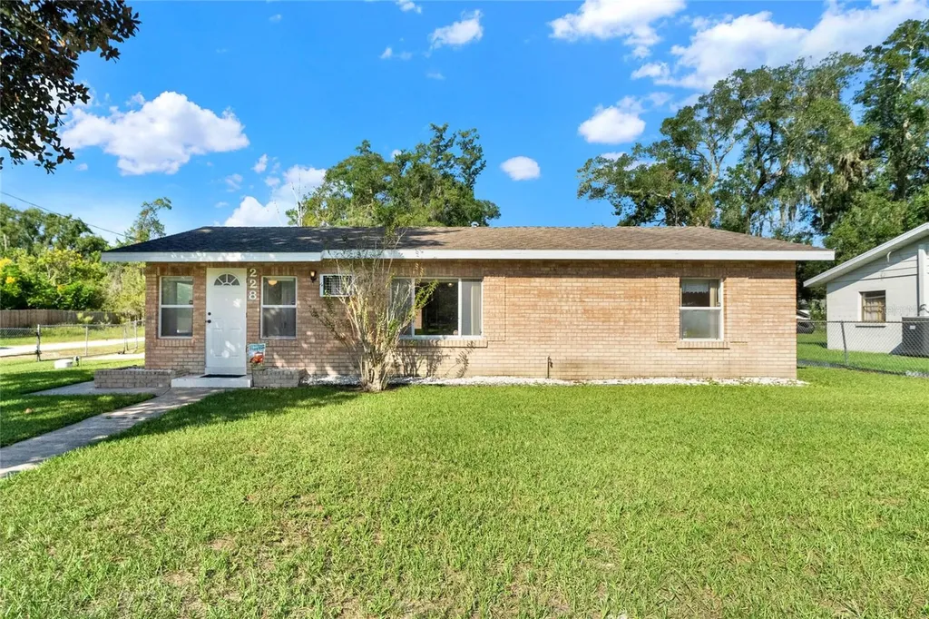 228 S Blue Lake Avenue Deland FL 32724