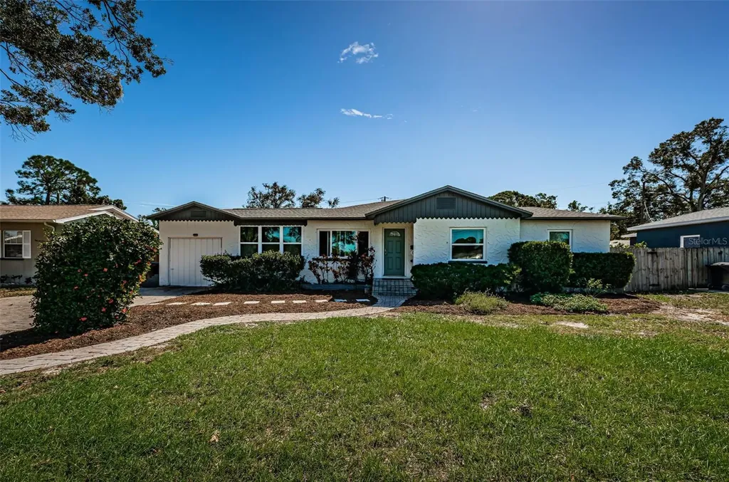 2320 Catalonia Way S St Petersburg FL 33712