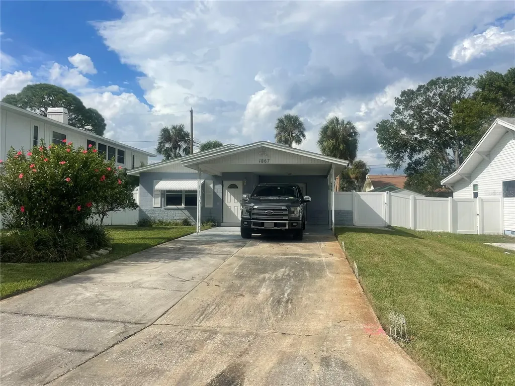 1867 Michigan Avenue NE St Petersburg FL 33703