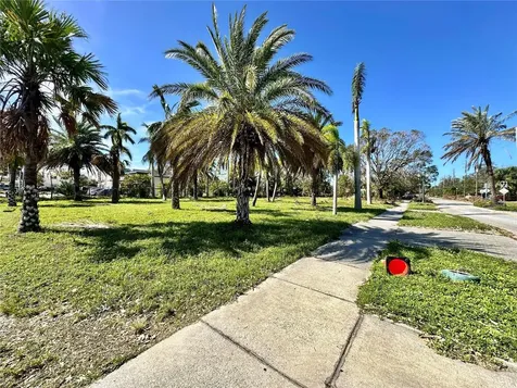 575 N Washington Boulevard Sarasota FL 34236