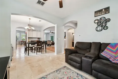 6125 Gannetdale Drive Lithia FL 33547