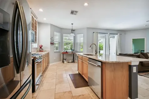 6125 Gannetdale Drive Lithia FL 33547