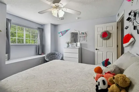 6125 Gannetdale Drive Lithia FL 33547