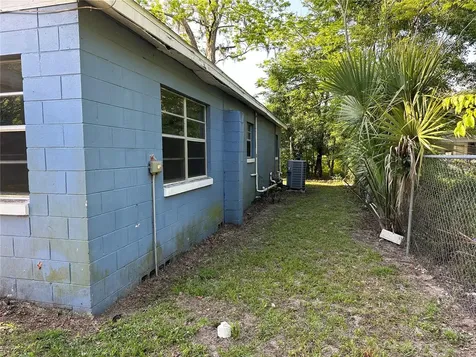 1932 NW 4th Place Ocala FL 34475