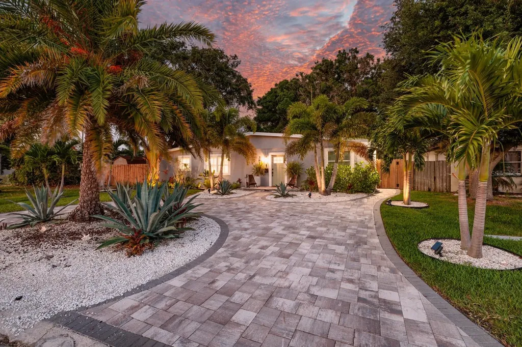 3819 Huntington Street NE St Petersburg FL 33703