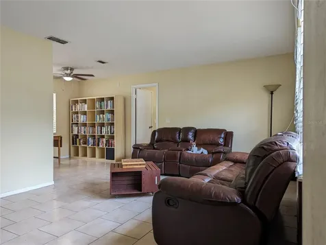 323 Black Oak Court Seffner FL 33584