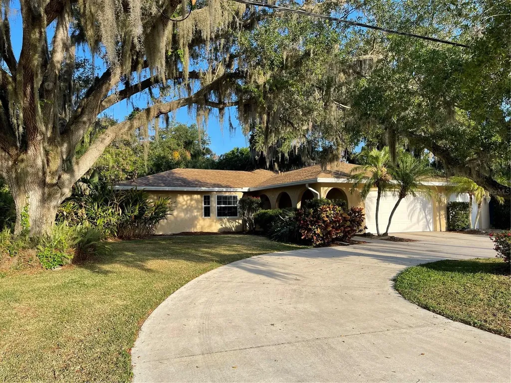 2326 W Leewynn Drive Sarasota FL 34240