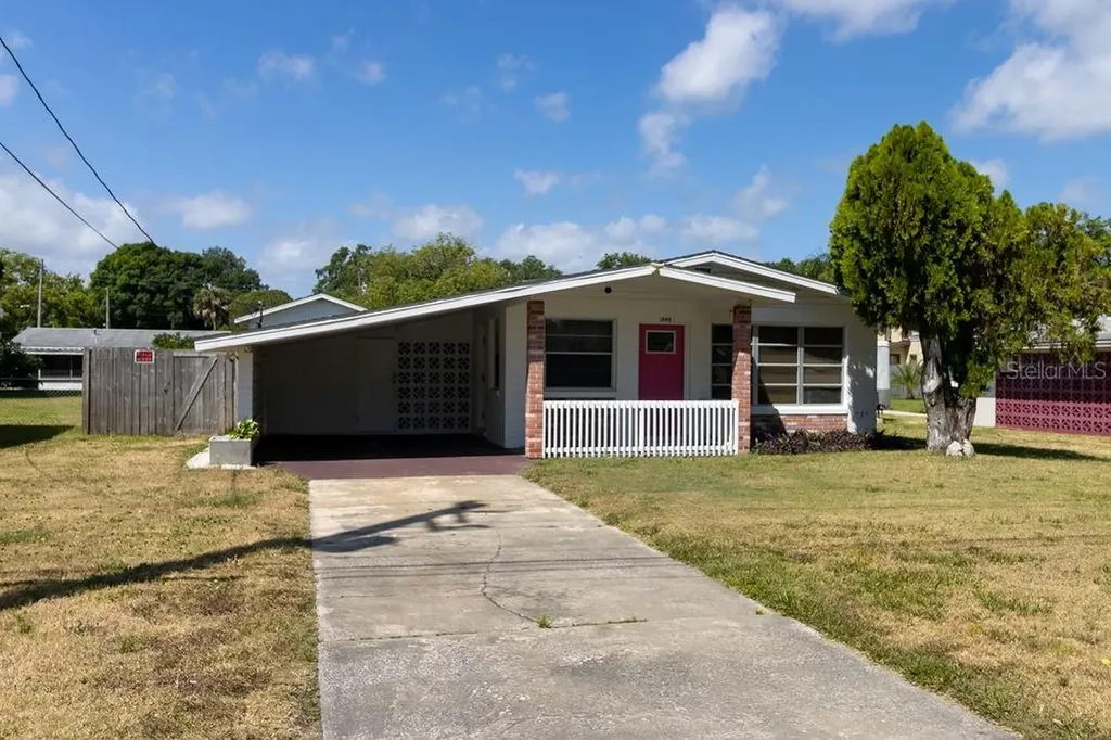 1540 Center Avenue Daytona Beach FL 32117