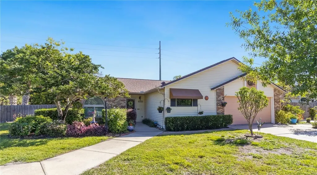2327 Kings Crest Road Kissimmee FL 34744