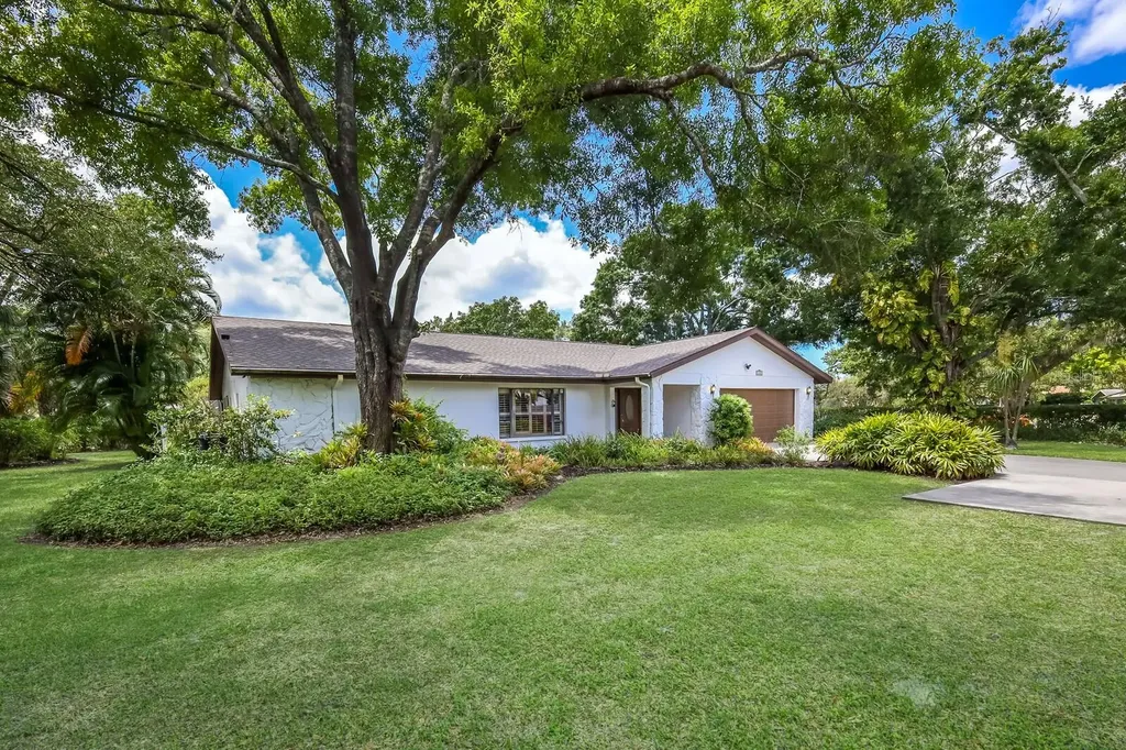 5310 Dominica Circle Sarasota FL 34233