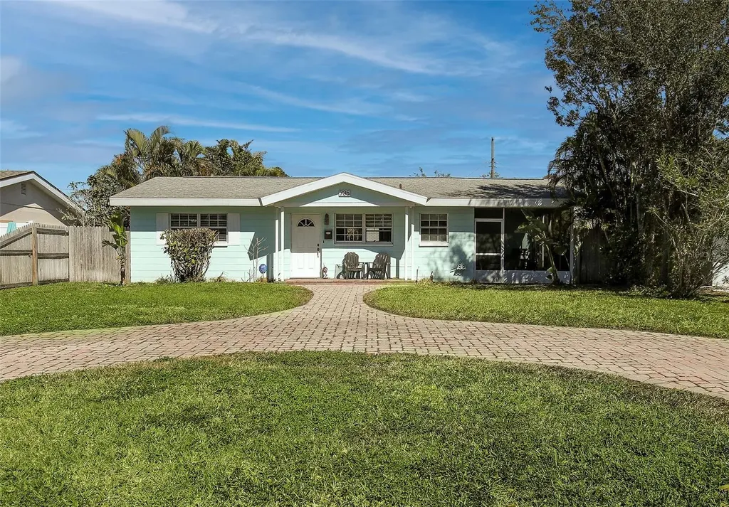 735 42nd Avenue NE St Petersburg FL 33703