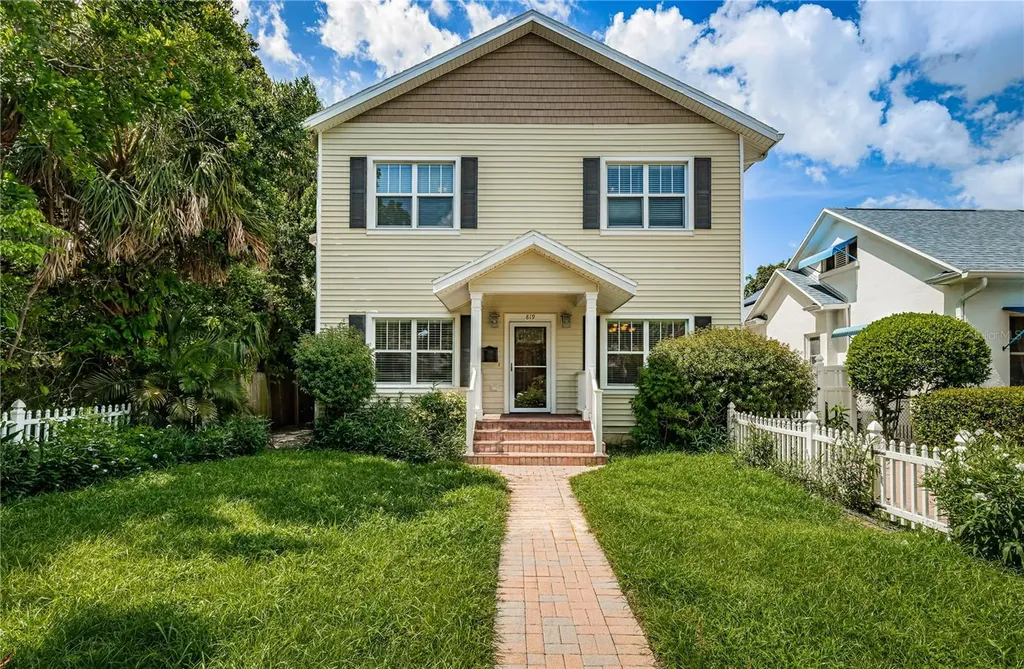 819 24th Avenue N St Petersburg FL 33704