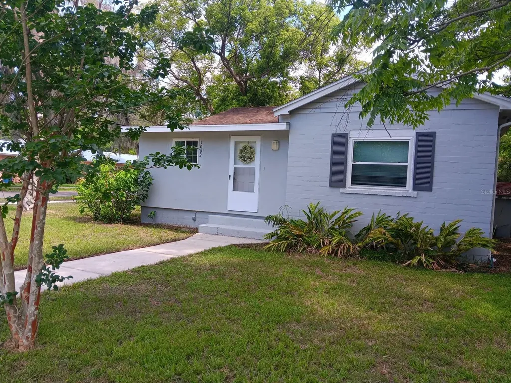 1002 W Church Street Deland FL 32720