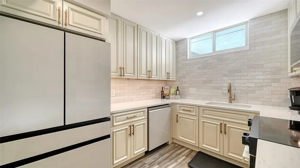 100 Sands Point Road Longboat Key FL 34228