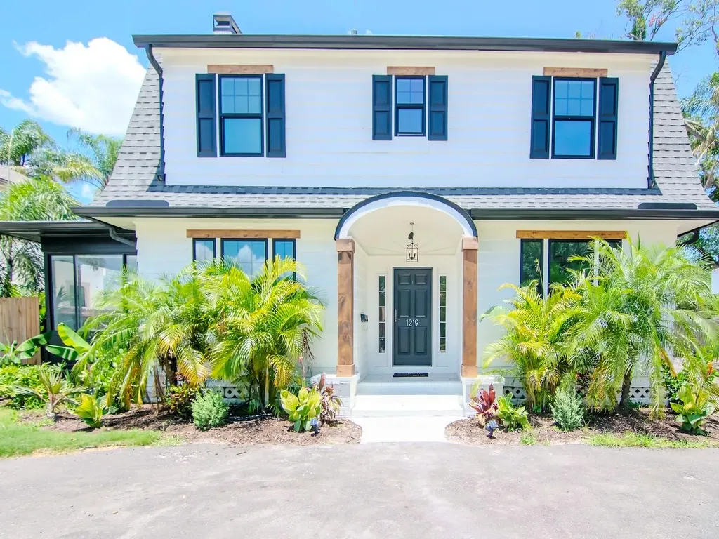 1219 22nd Avenue N St Petersburg FL 33704