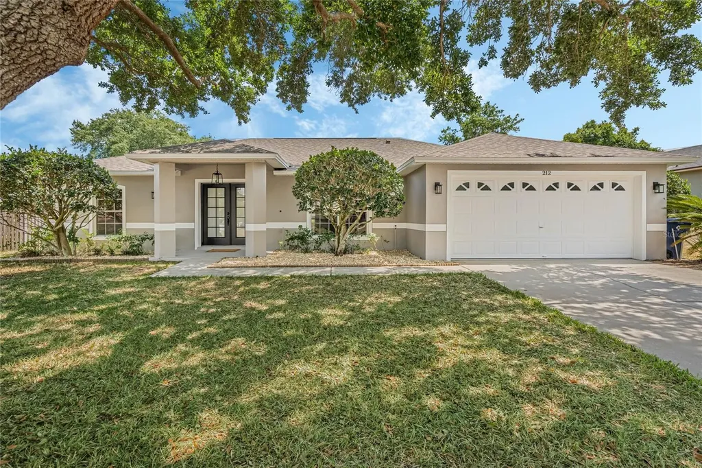 212 Country Lakes Circle Groveland FL 34736
