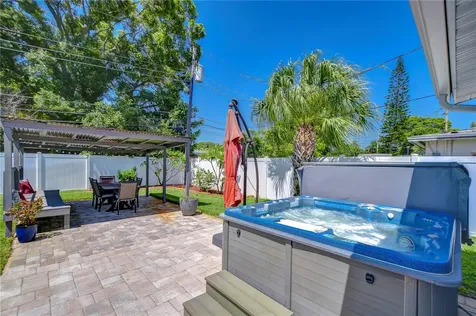 5635 24th Avenue N St Petersburg FL 33710
