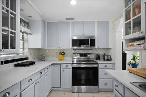 10116 Enchanted Oaks Court Tampa FL 33615