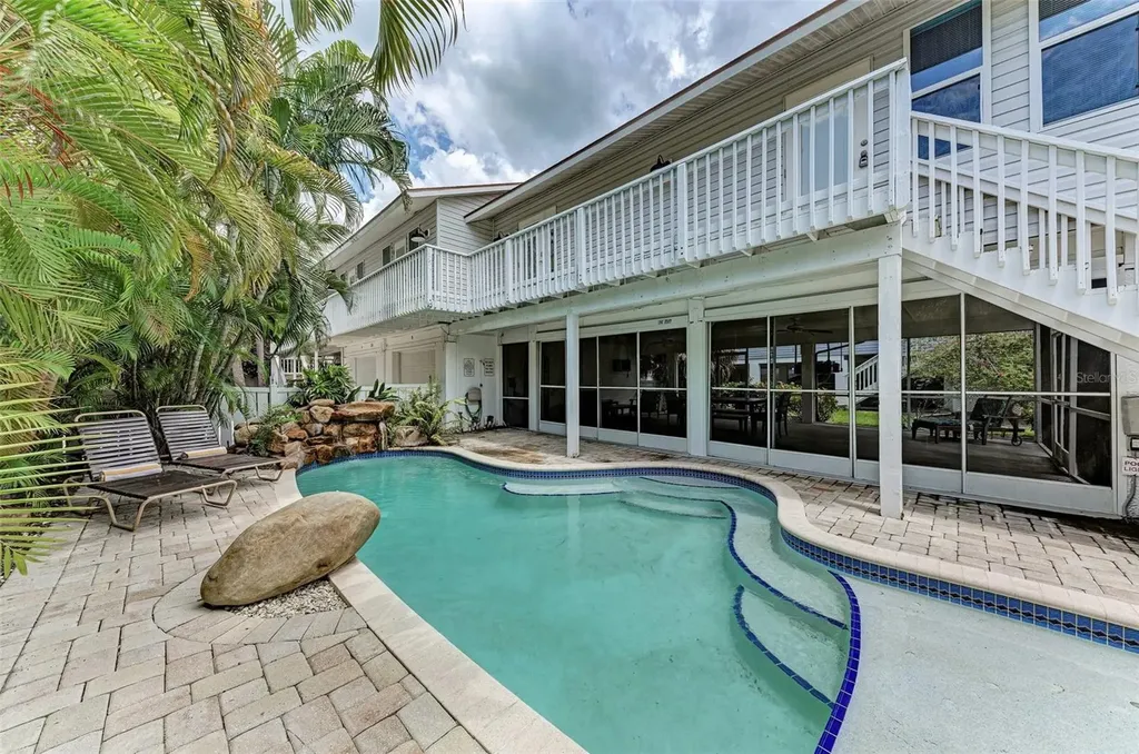 131 White Avenue Holmes Beach FL 34217