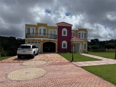 Camino Los Nieves Los Nieves 447 Int Isabela PR 00662