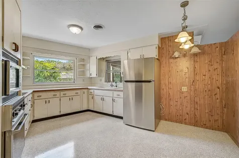 2430 Sunnyside Lane Sarasota FL 34239