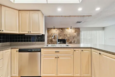 30 Village Lane Safety Harbor FL 34695