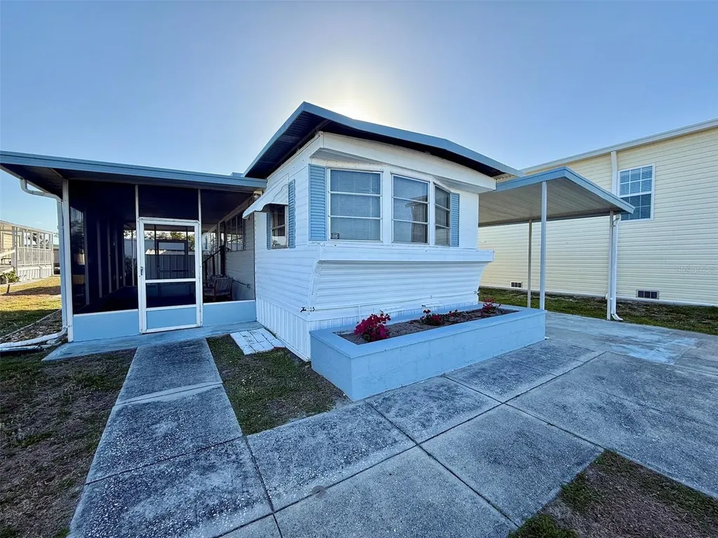 116 W Saint Johns Way Apollo Beach FL 33572