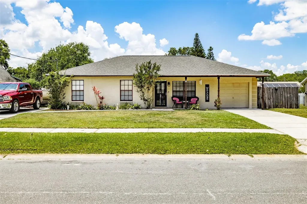 2205 N Warnell Street Plant City FL 33563