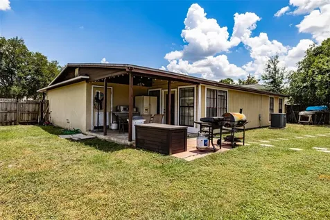 2205 N Warnell Street Plant City FL 33563