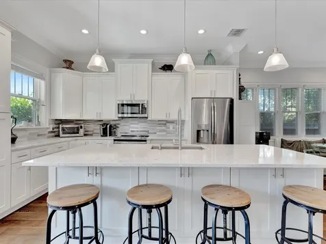 481 33rd Avenue N St Petersburg FL 33704