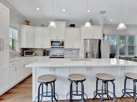 481 33rd Avenue N St Petersburg FL 33704
