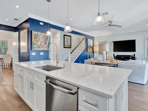 481 33rd Avenue N St Petersburg FL 33704