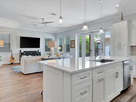 481 33rd Avenue N St Petersburg FL 33704