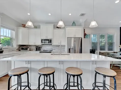 481 33rd Avenue N St Petersburg FL 33704