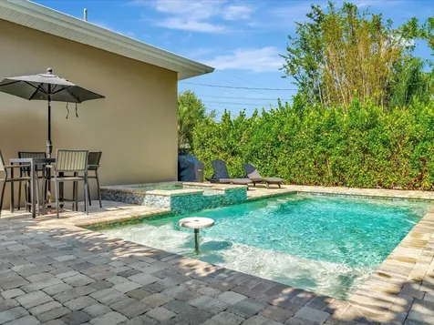 481 33rd Avenue N St Petersburg FL 33704