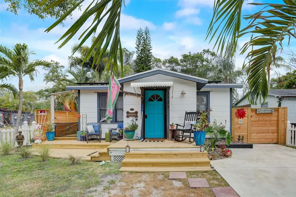3733 56th Avenue N St Petersburg FL 33714