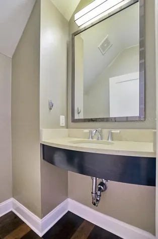 2308 Victoria Gardens Lane Tampa FL 33609