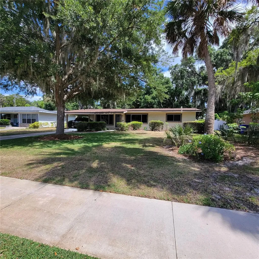 1322 Lake Shore Boulevard Tavares FL 32778