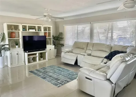 6468 17th Terrace N St Petersburg FL 33710