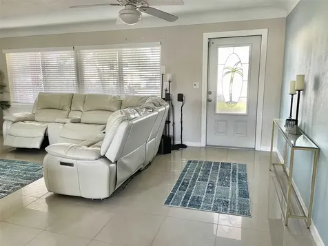6468 17th Terrace N St Petersburg FL 33710