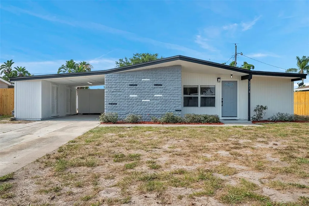 2216 N Wellesley Drive Bradenton FL 34207