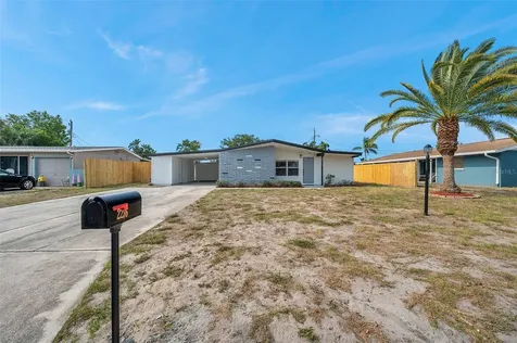 2216 N Wellesley Drive Bradenton FL 34207