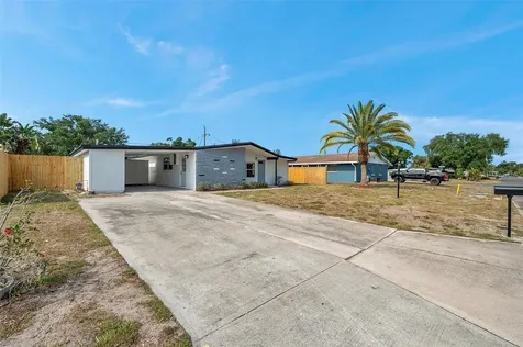 2216 N Wellesley Drive Bradenton FL 34207