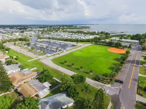 2216 N Wellesley Drive Bradenton FL 34207