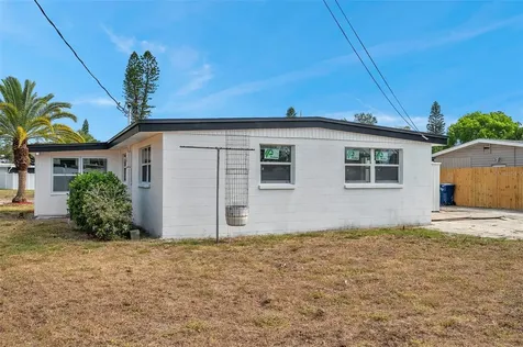 2216 N Wellesley Drive Bradenton FL 34207