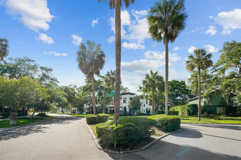 4806 W Beachway Drive Tampa FL 33609