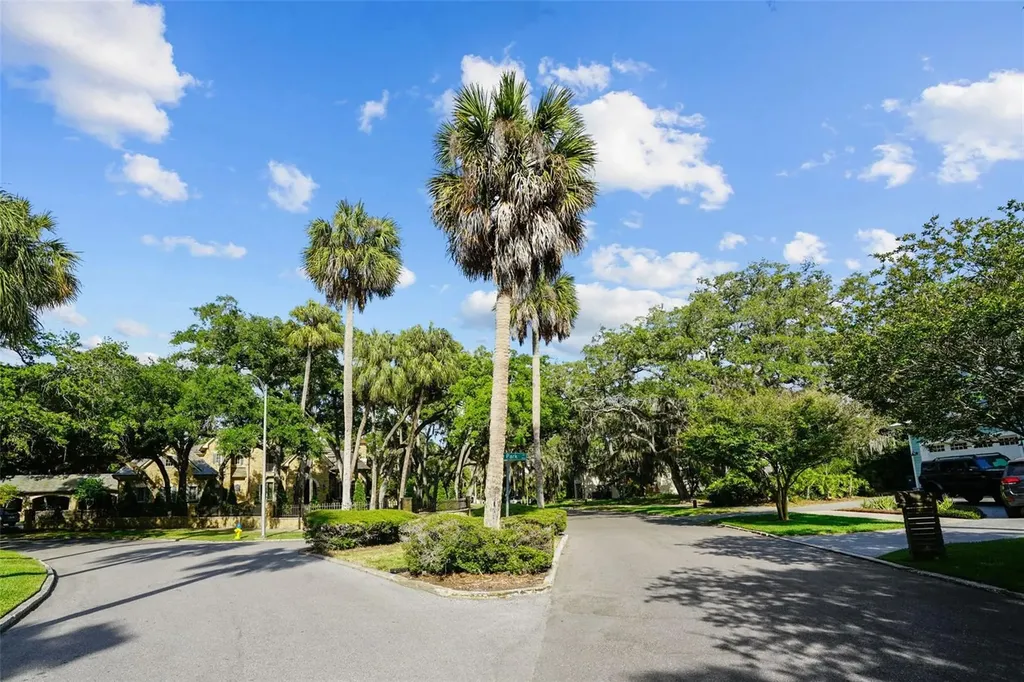 4806 W Beachway Drive Tampa FL 33609