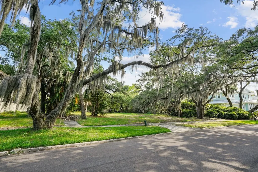 4806 W Beachway Drive Tampa FL 33609