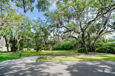 4806 W Beachway Drive Tampa FL 33609