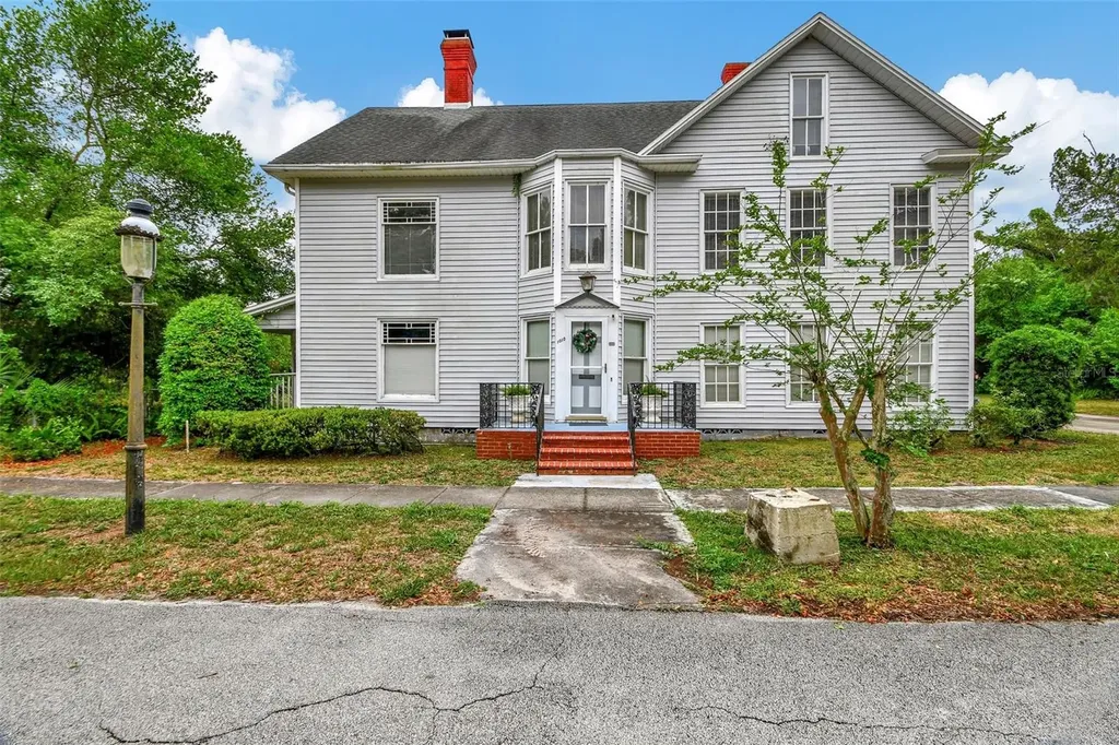1010 Camphor Lane Deland FL 32720